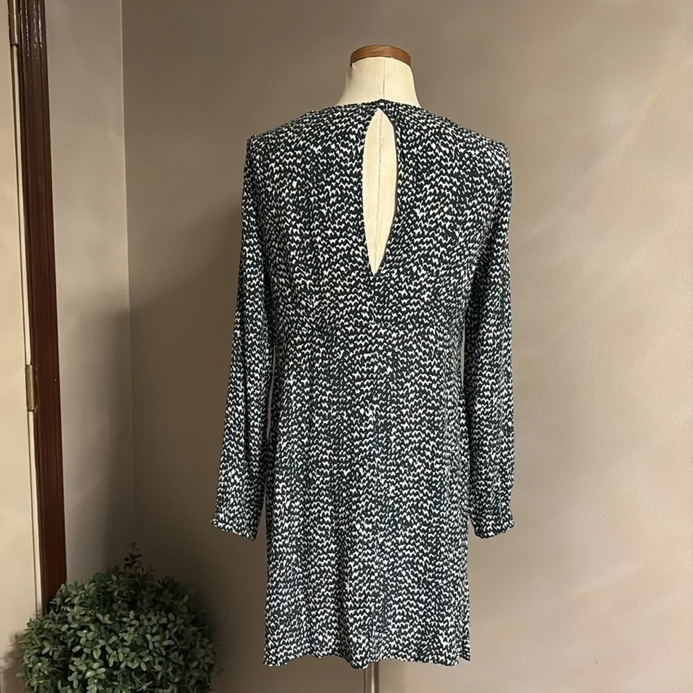 Zara women’s swing mini Long Sleeve Dress viscose mini black white geometric L